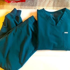 CARIBEAN BLUE MENS FIGS SET